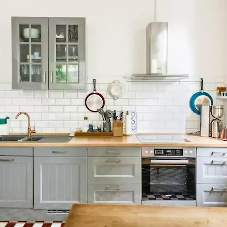 Großzügige 185m2-Altbauwohnung in Bestlage 7Zimmer-2Bäder-2Küchen-2WCs-3